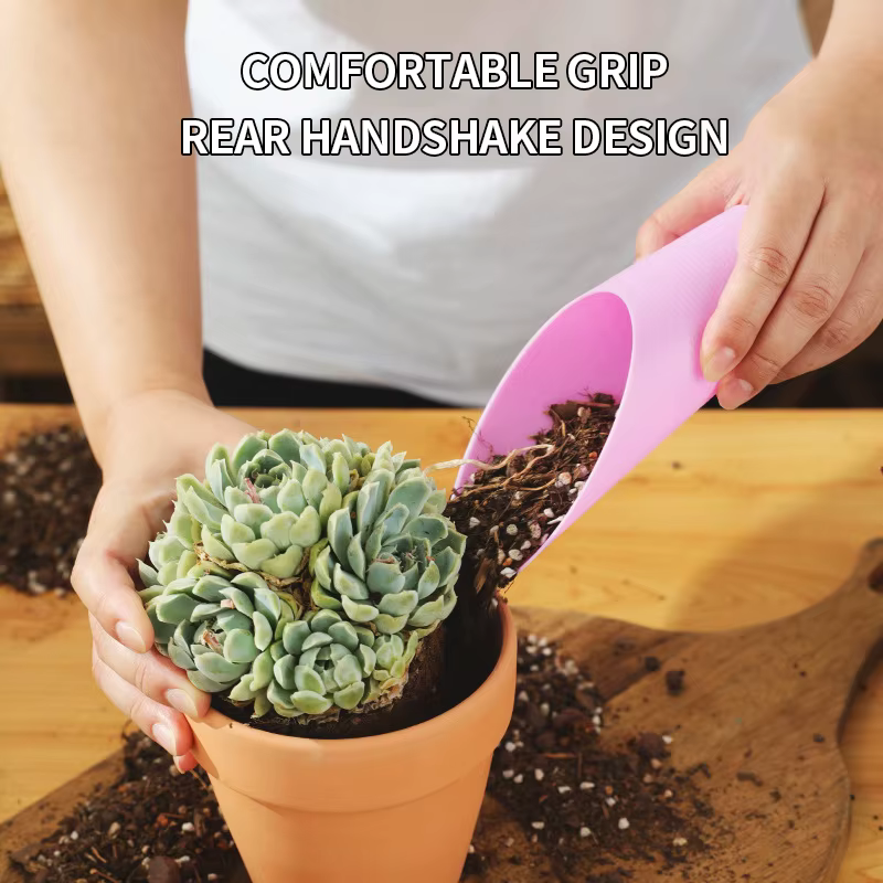 Pelle desserrage du sol pour plantation de fleurs et de légumes