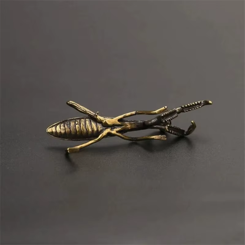 Ornement miniature Mantis en cuivre