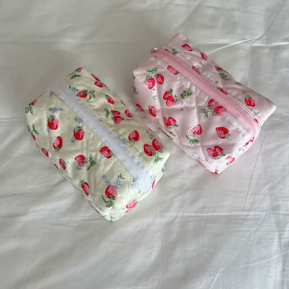 Organisateur de rangement, sac de maquillage matelassé bouffant à fleurs, pochette à cosmétiques, grand sac à cosmétiques de voyage imprimé de fleurs et de fraises