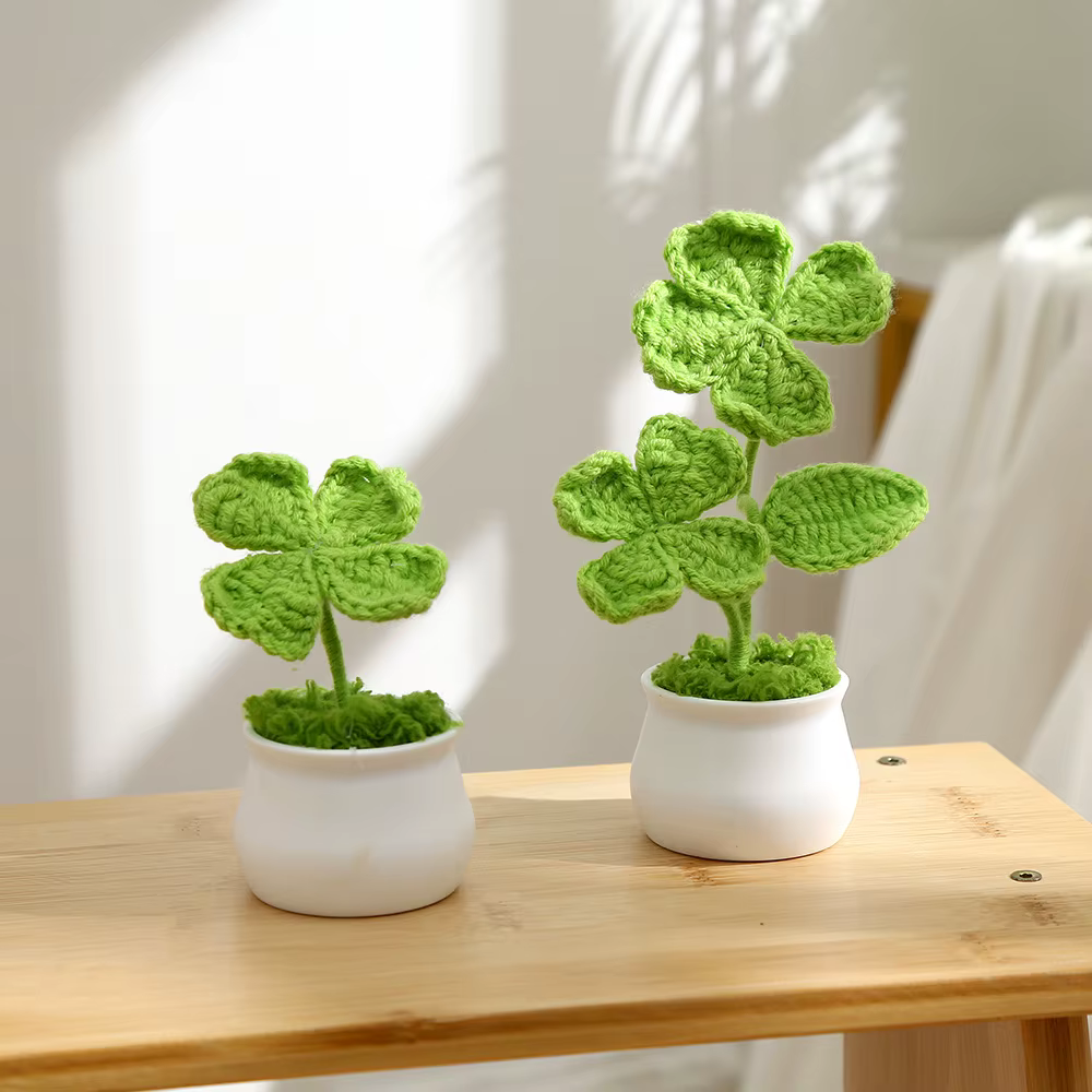 Joli pot de plante artificielle en crochet