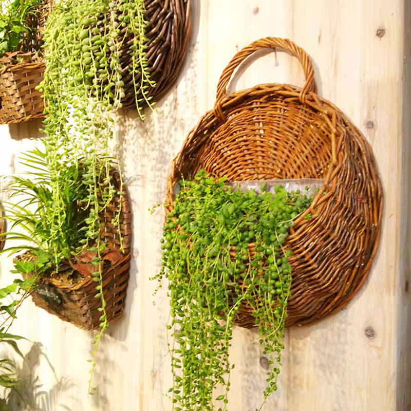 Jardinière de fleurs en rotin et osier faite à la main