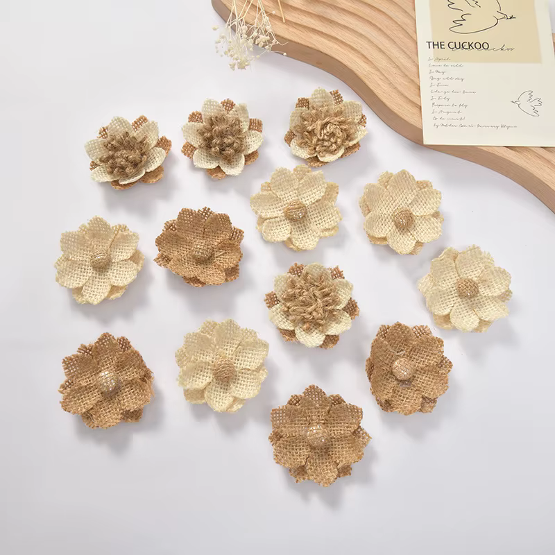 10 pièces de fleurs en toile de jute vintage