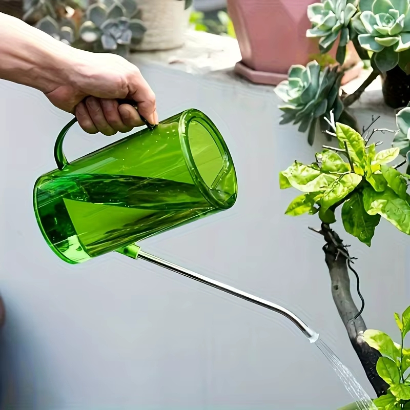 Arrosoir à bec long - Une bouteille d'eau pour regarder des fleurs