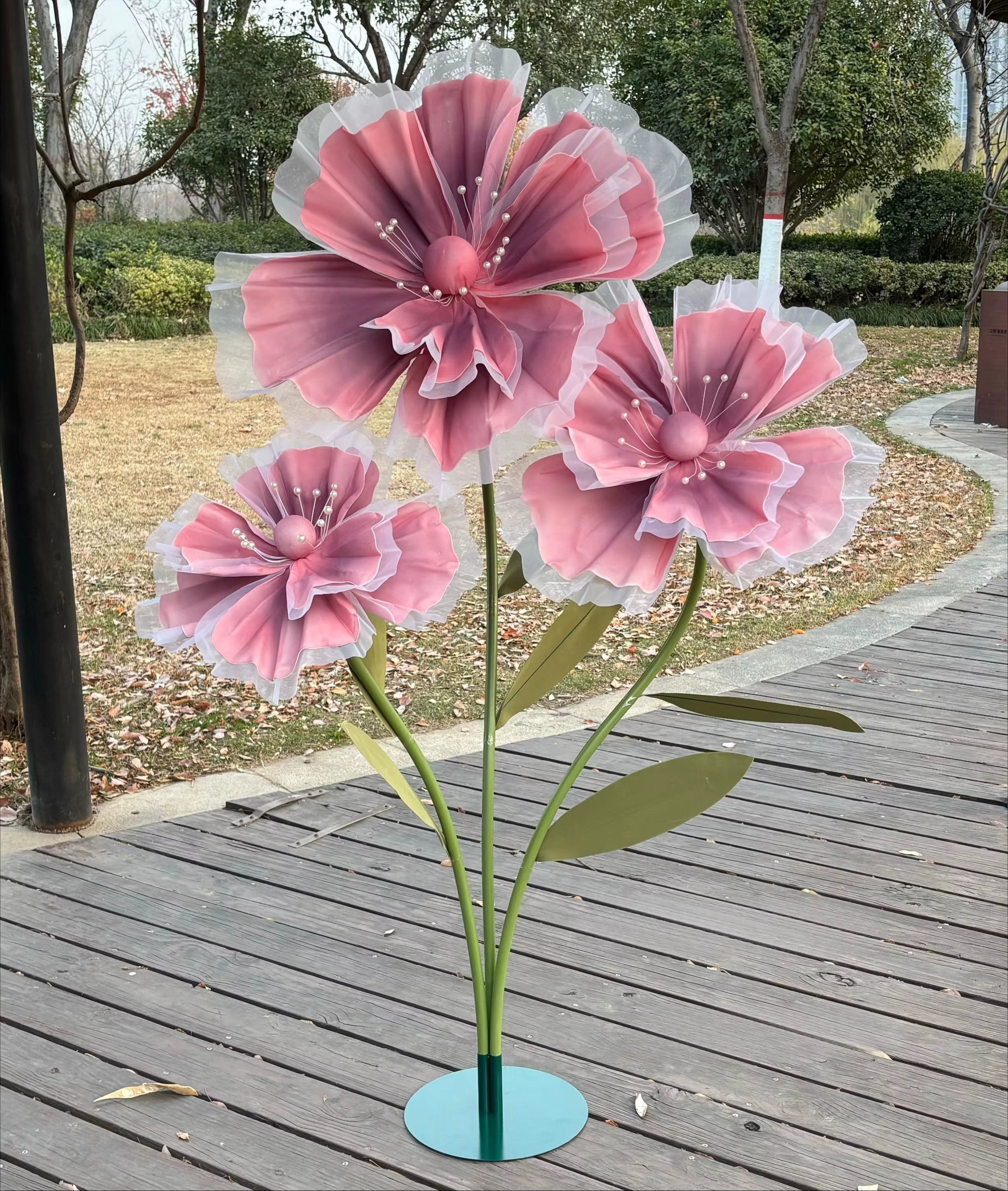 Grandes fleurs artificielles 3D en soie et maille