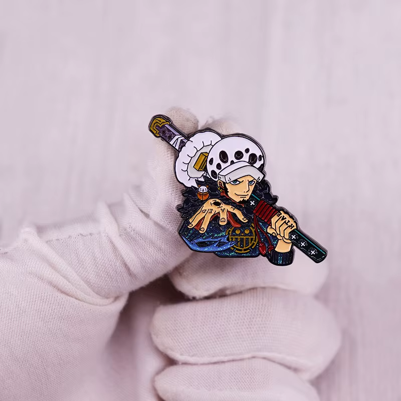 Anime une pièce Trafalgar D. Épingles à revers de la loi de l'eau, sac à dos en jean, broche en émail pour femmes, bijoux à la mode, cadeaux, Badges de dessin animé
