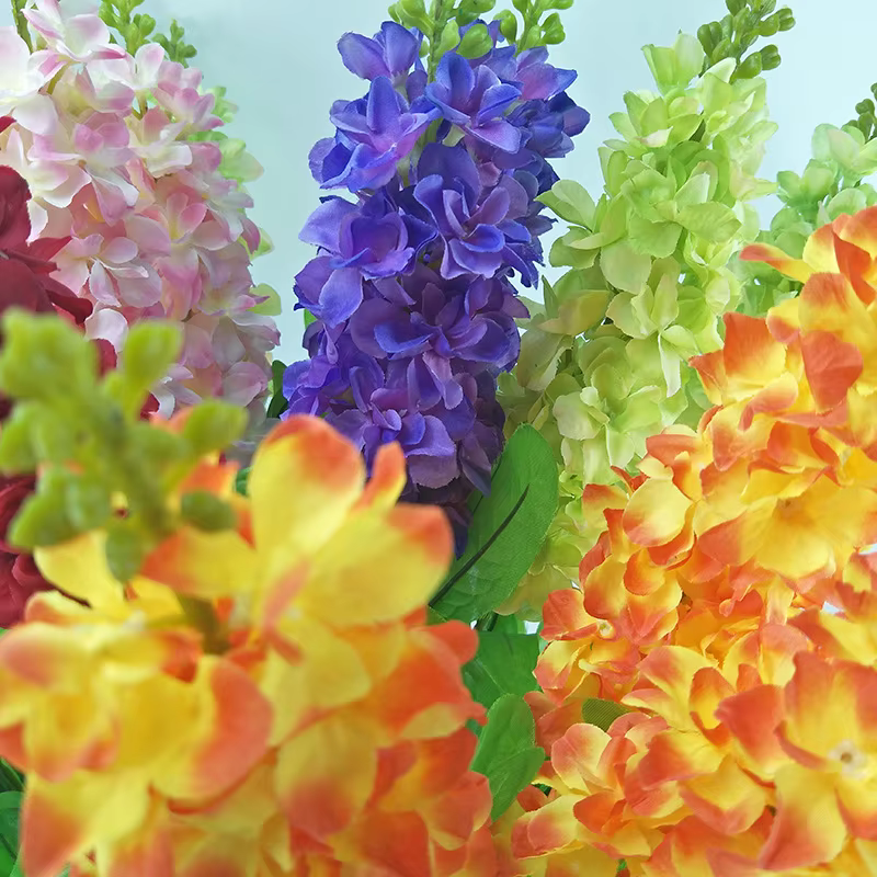 Branche de fleur violette artificielle de jacinthe avec feuille