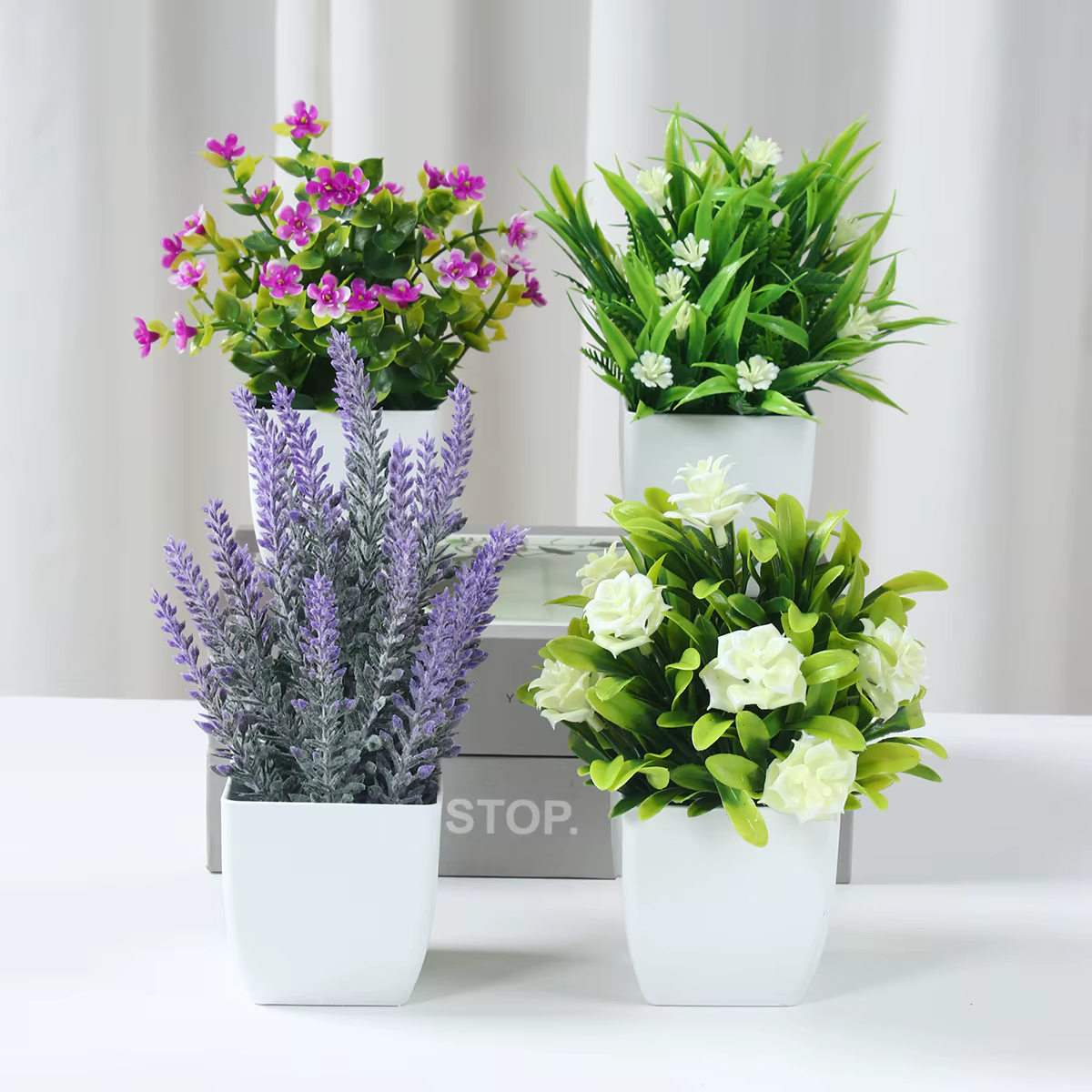 Plantes artificielles en pot