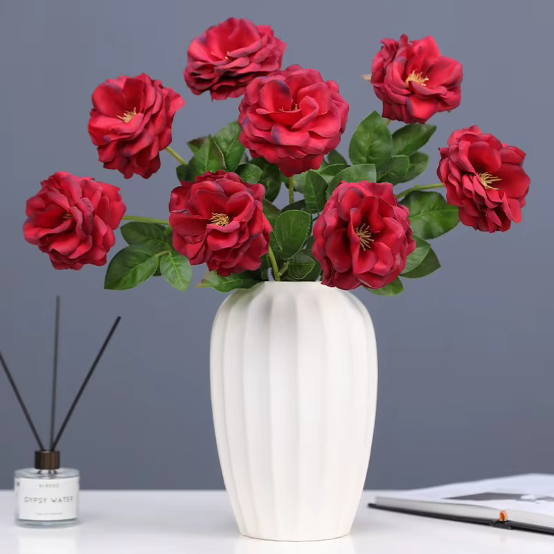 Roses rouges en soie, Simulation florale