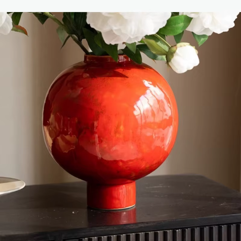 Vase en céramique rouge