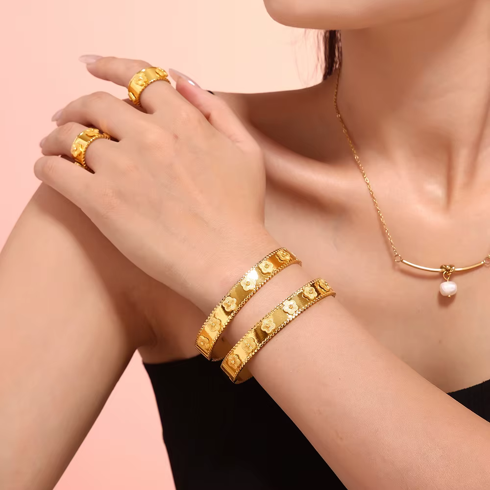 Bracelet de luxe en acier inoxydable plaqué or 18 carats pour femme, ensemble de matiques, gaufrage de fleurs, étanche, bijoux Nette, vente en gros