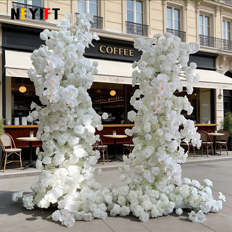 Arrangement floral 5D en pompons de roses et orchidées blanches pour arche de mariage
