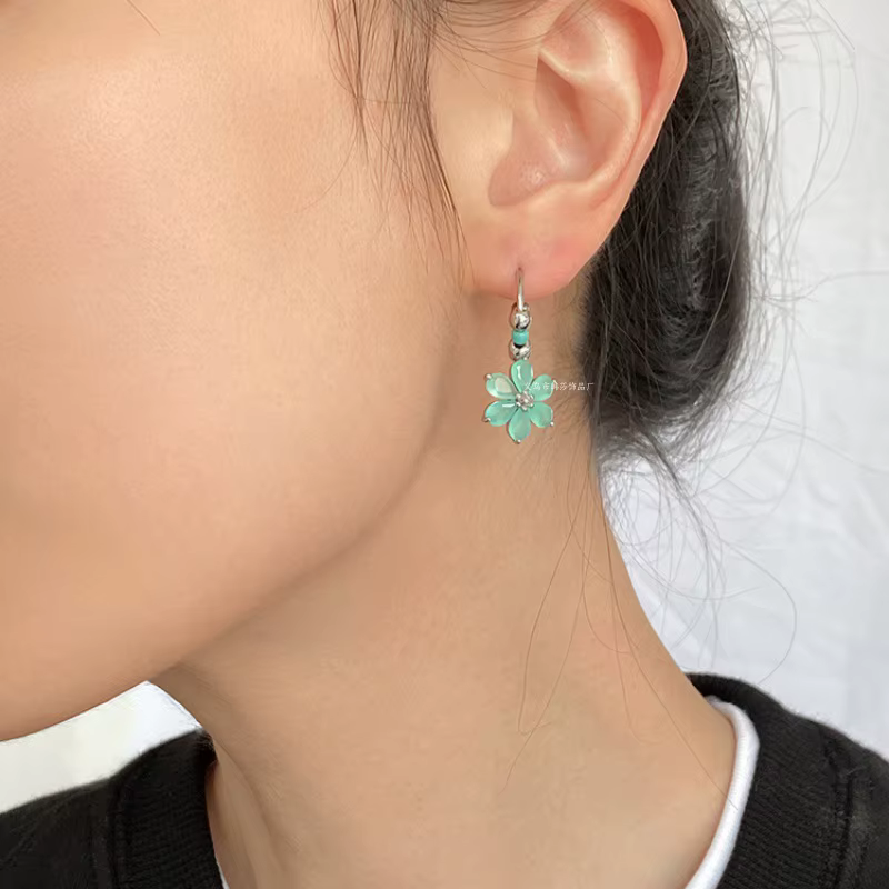 Boucles d'oreilles françaises en forme de menthe douce pour femmes, bijoux simples en métal, à la mode, cadeaux quotidiens d'été