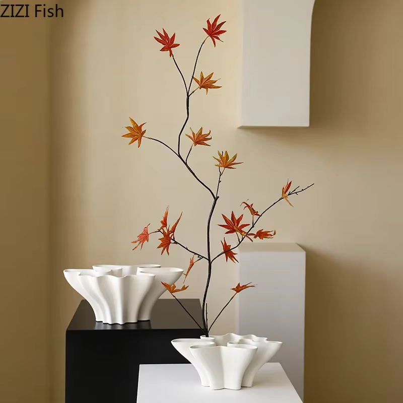 Vase en céramique de forme florale