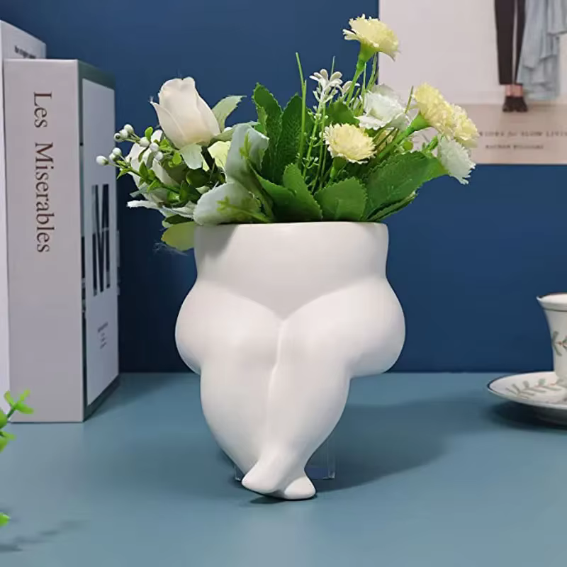 Vase à jambes en céramique décoratif