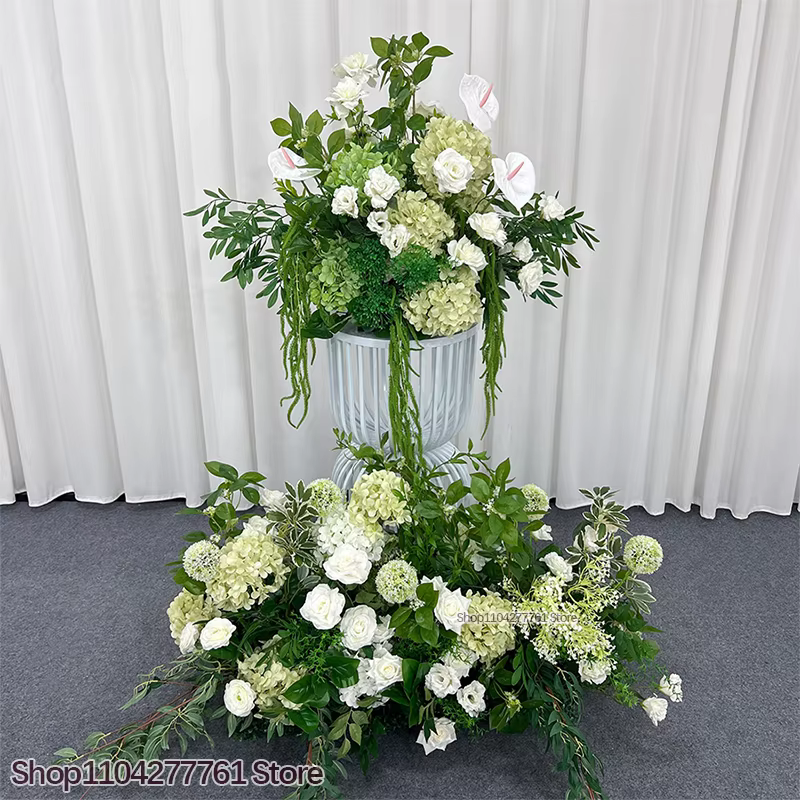 Décor de mariage, rangée de fleurs