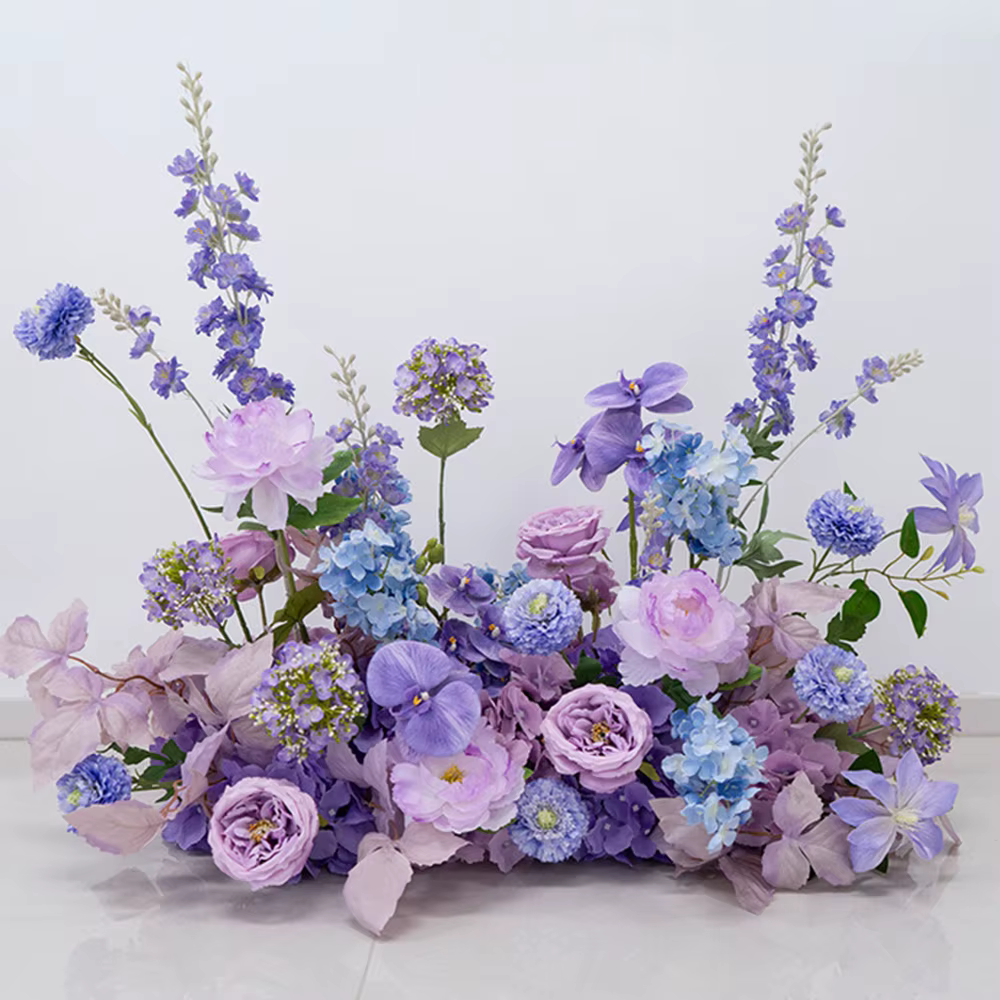 Arrangement de fleurs artificielles violettes luxueux