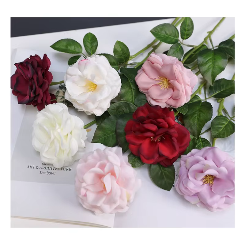 Roses rouges en soie, Simulation florale