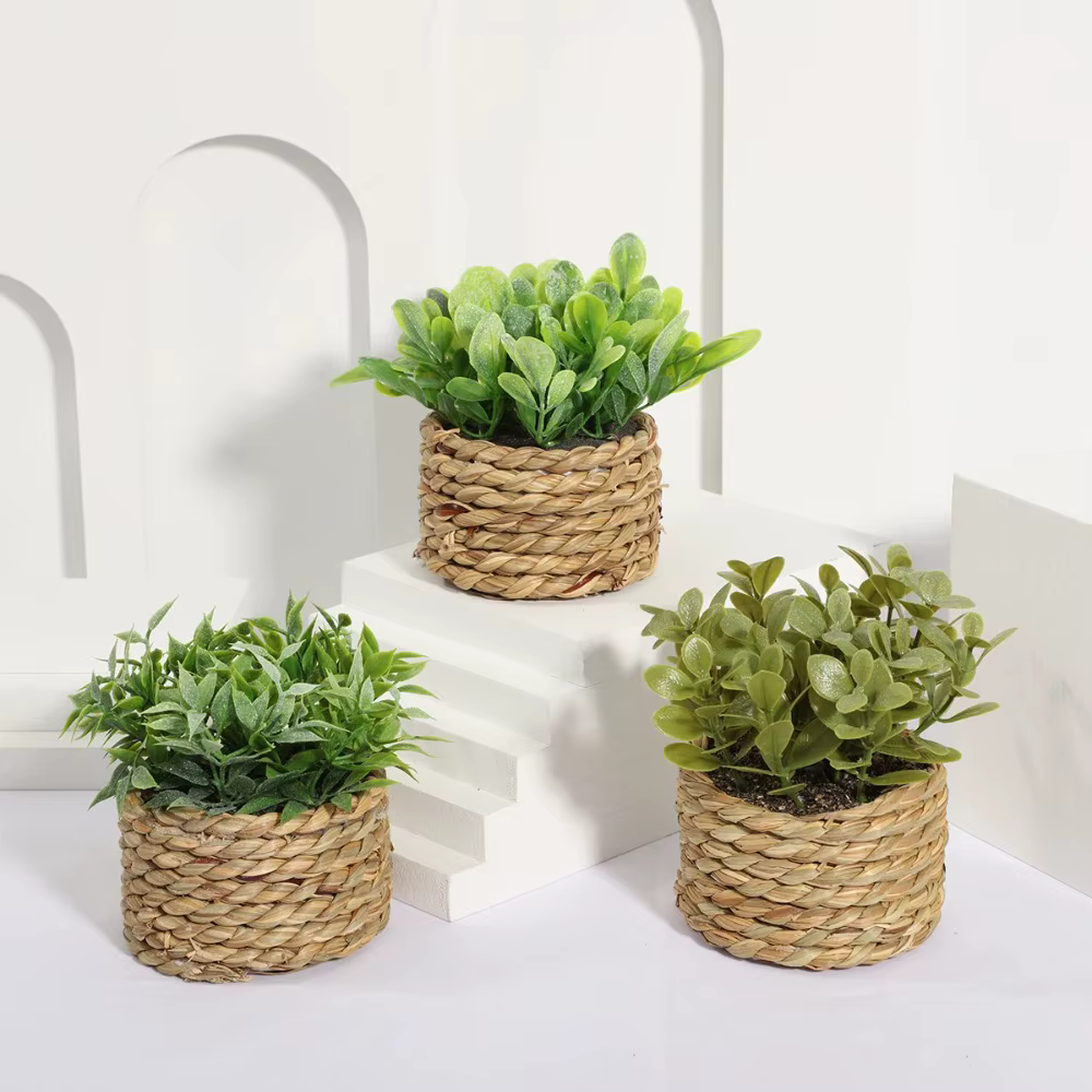 Plante artificielle verte en pot