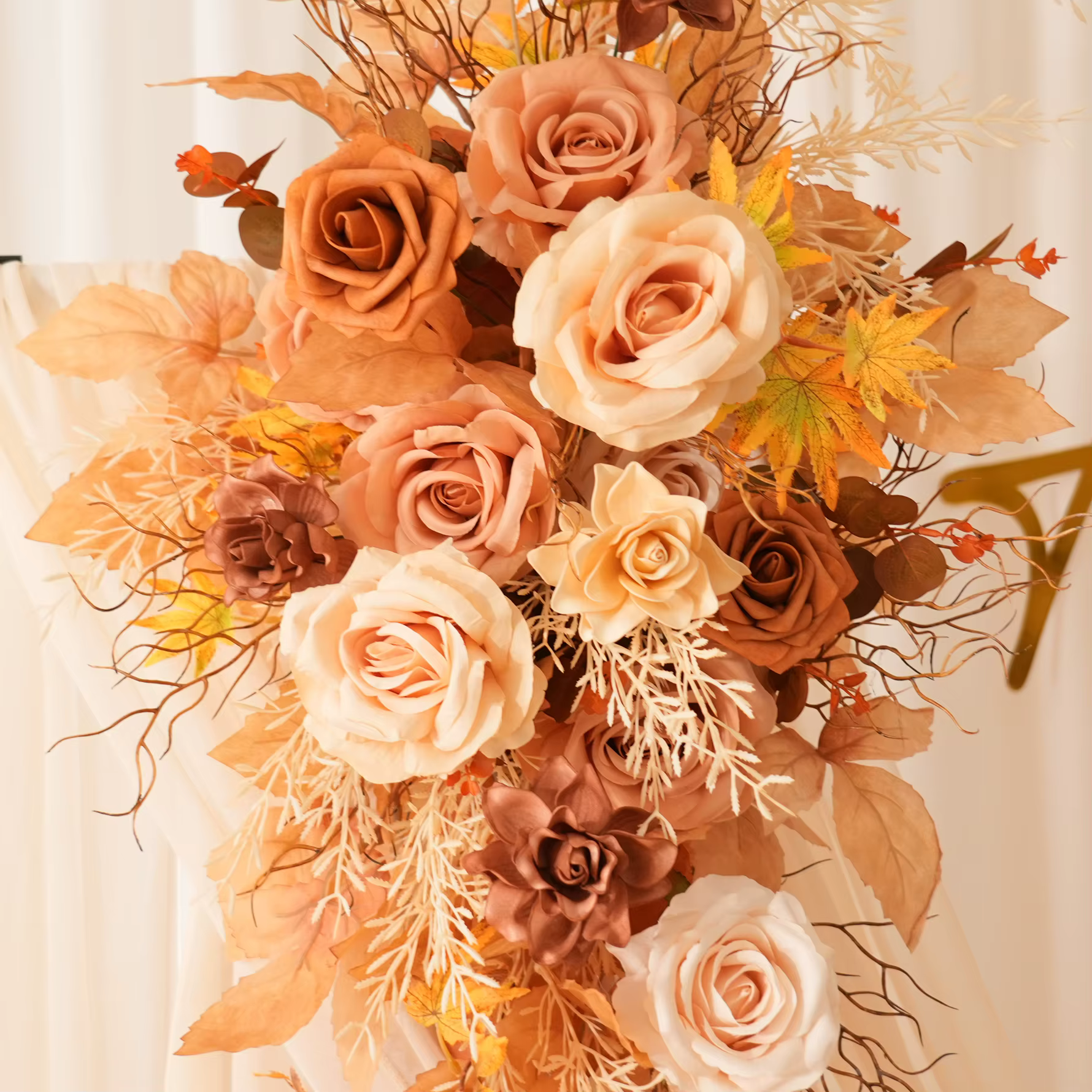 Angela Flower A9041 Composition florale suspendue en herbe de la pampa et roses d'automne pour décoration de mariage