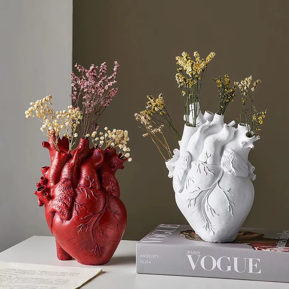 Vase en résine en forme de cœur pour arrangement floral