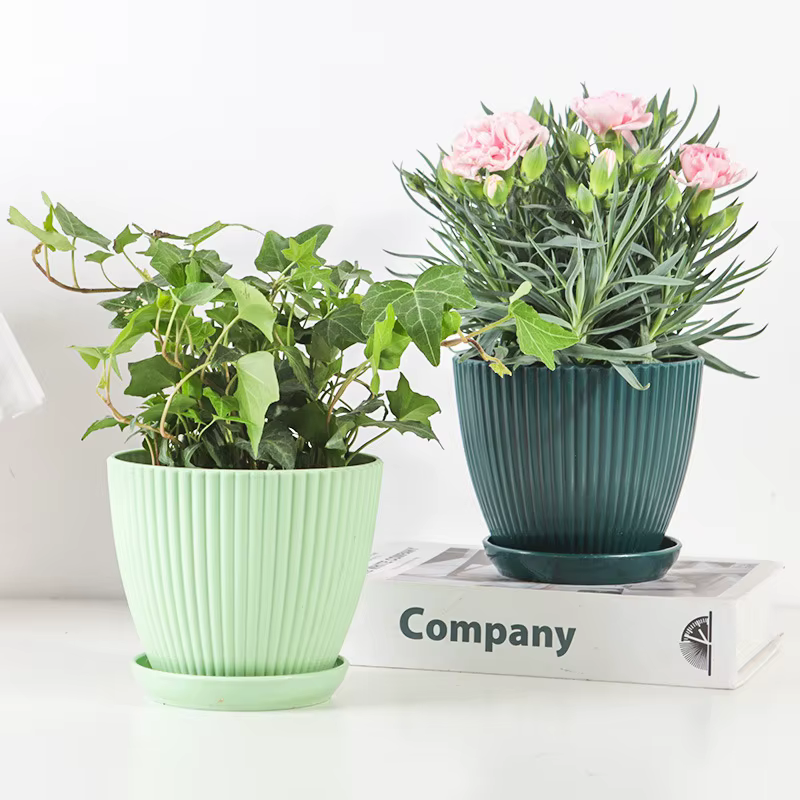 Pots de fleurs en plastique pour la plantation de balcons