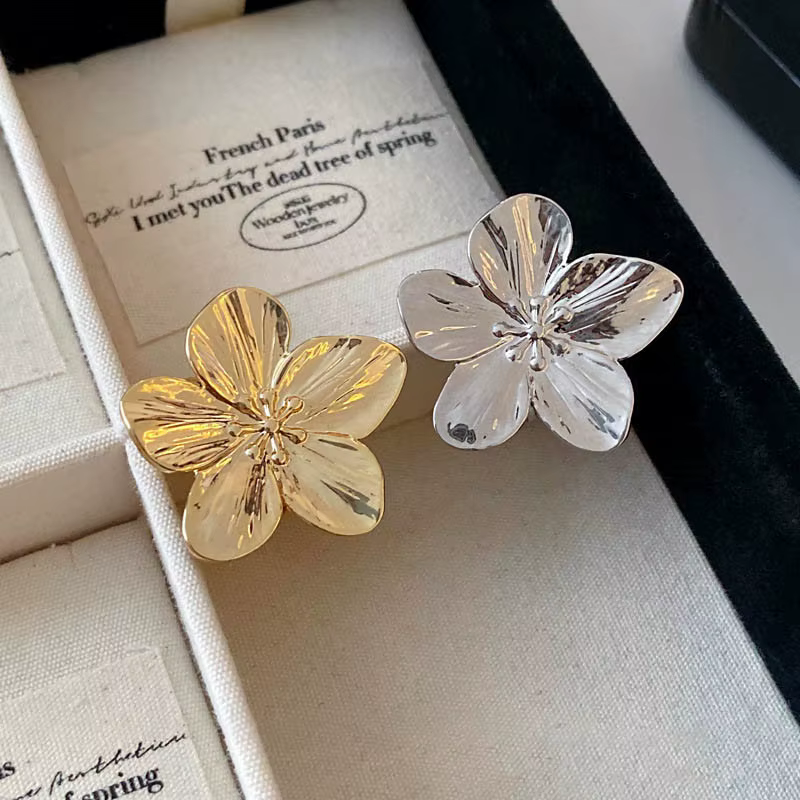 Bague à fleurs pour femmes, tempérament Simple, mode de fête, breloque tendance, bijoux étanches, cadeaux, vente en gros, nouvelle collection 2024