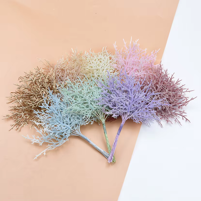 Vase de plantes artificielles en plastique
