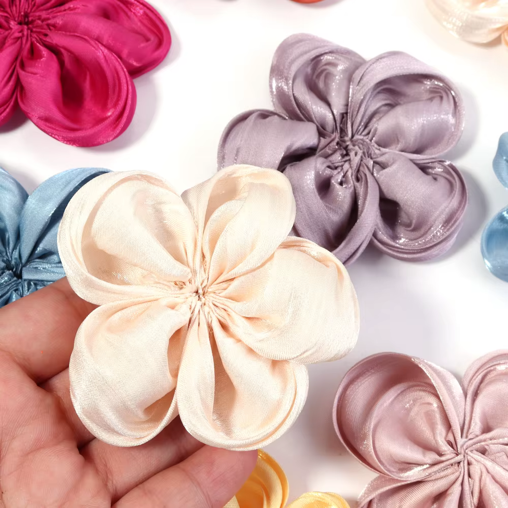 Fleurs artificielles en Satin de tissu coloré 6-7cm