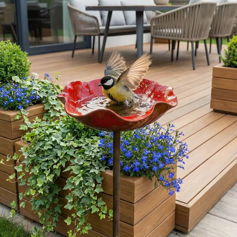 Bain d'oiseaux en forme de fleur