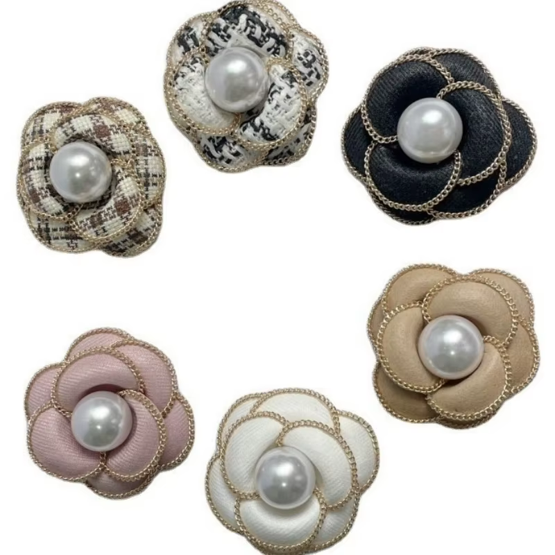 Broche en tissu avec perles et fleurs pour femmes