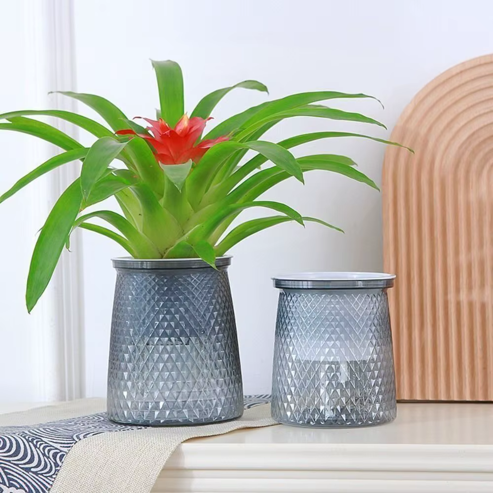 Pot de fleurs en plastique à arrosage automatique