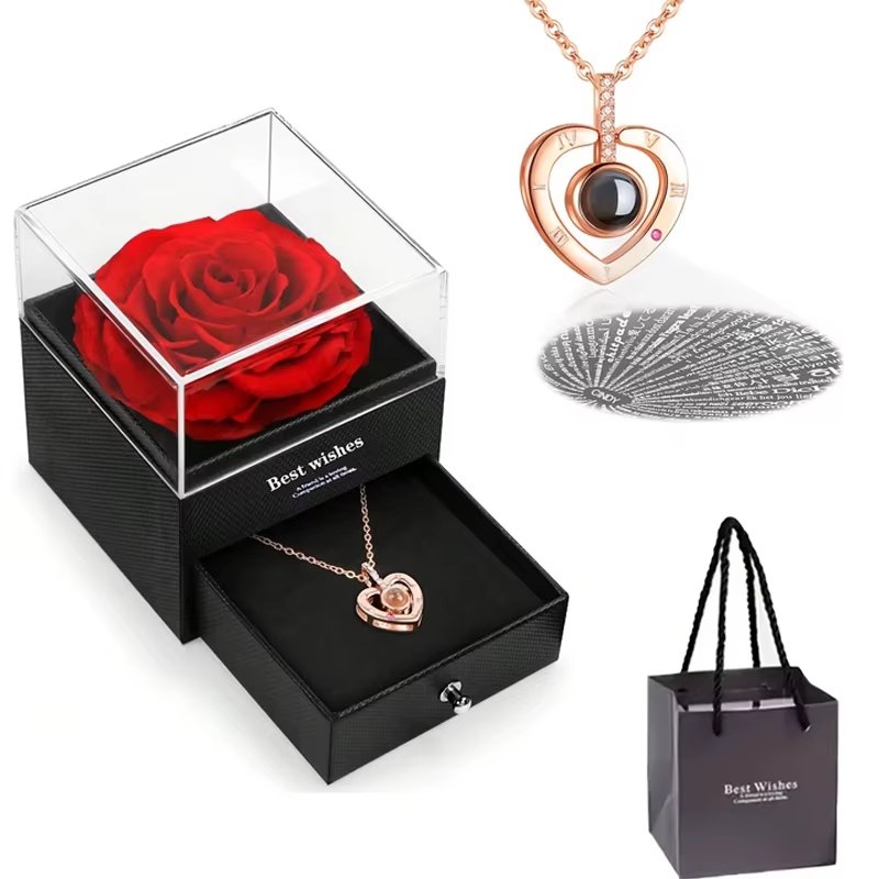 Un ensemble de roses artificielles préservées dans une boîte cadeau