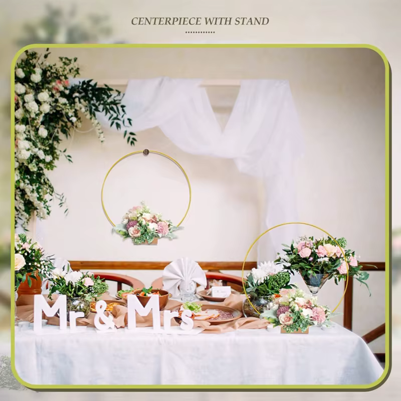 Cerceau d'anneau floral en métal doré avec base en bois