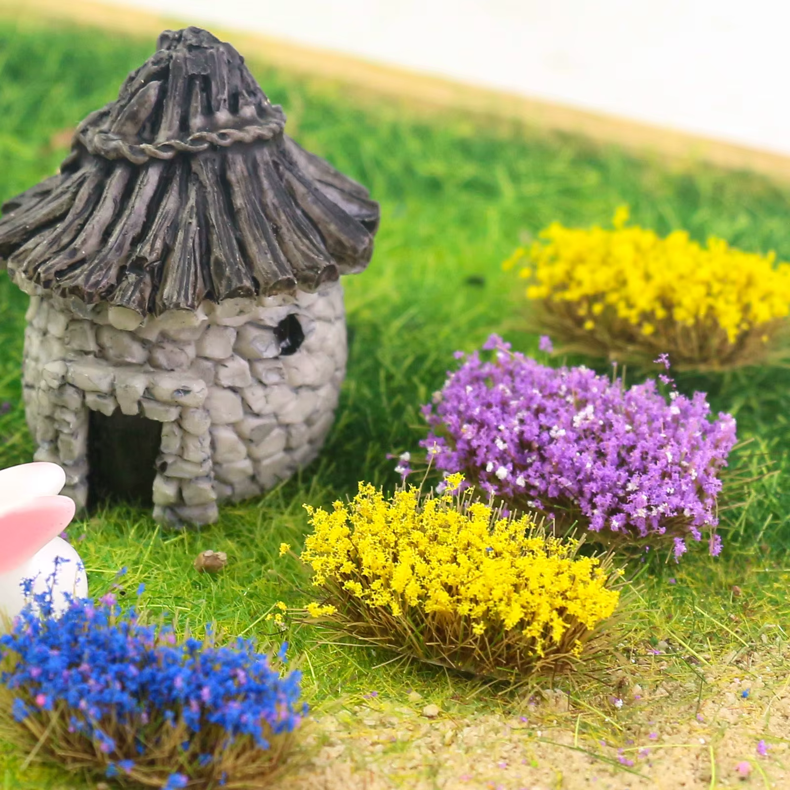 Miniature de grappe de fleurs ovales et d'herbe pour la conception de micro-paysages