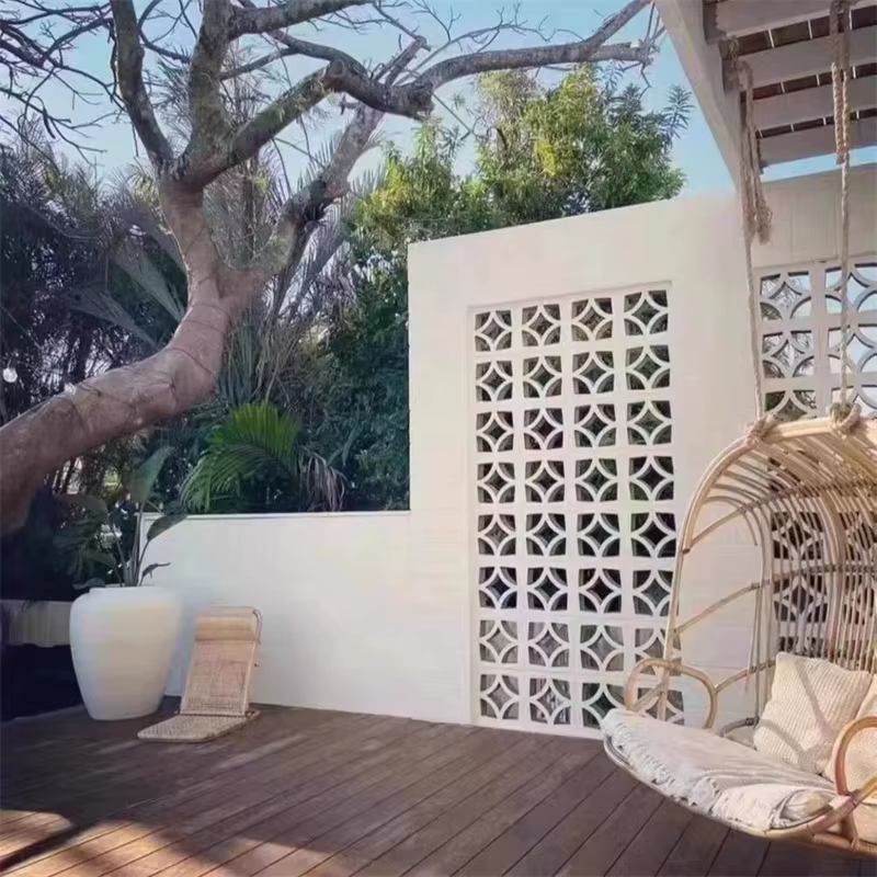 Les moules en ciment sont utilisés pour la décoration ajourée des murs intérieurs et extérieurs du jardin mettant en valeur un moule personnalisé en béton