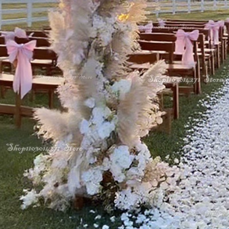 Arrangement floral de mariage de rose d'herbe de Pampas