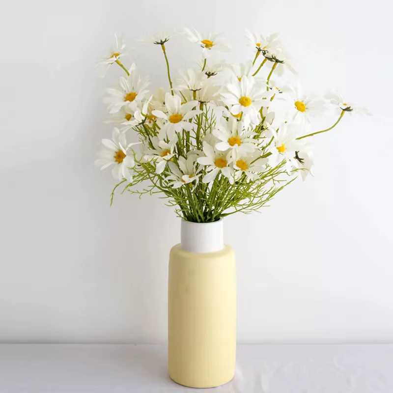 Fleurs artificielles, marguerites