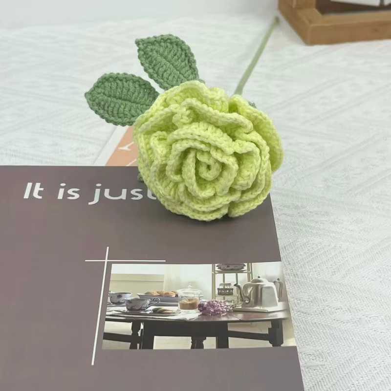 Bouquet de roses en raphia au Crochet fait à la main