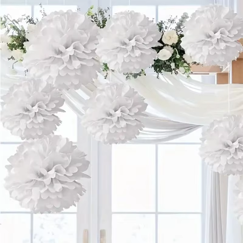 Boules de fleurs en papier blanc