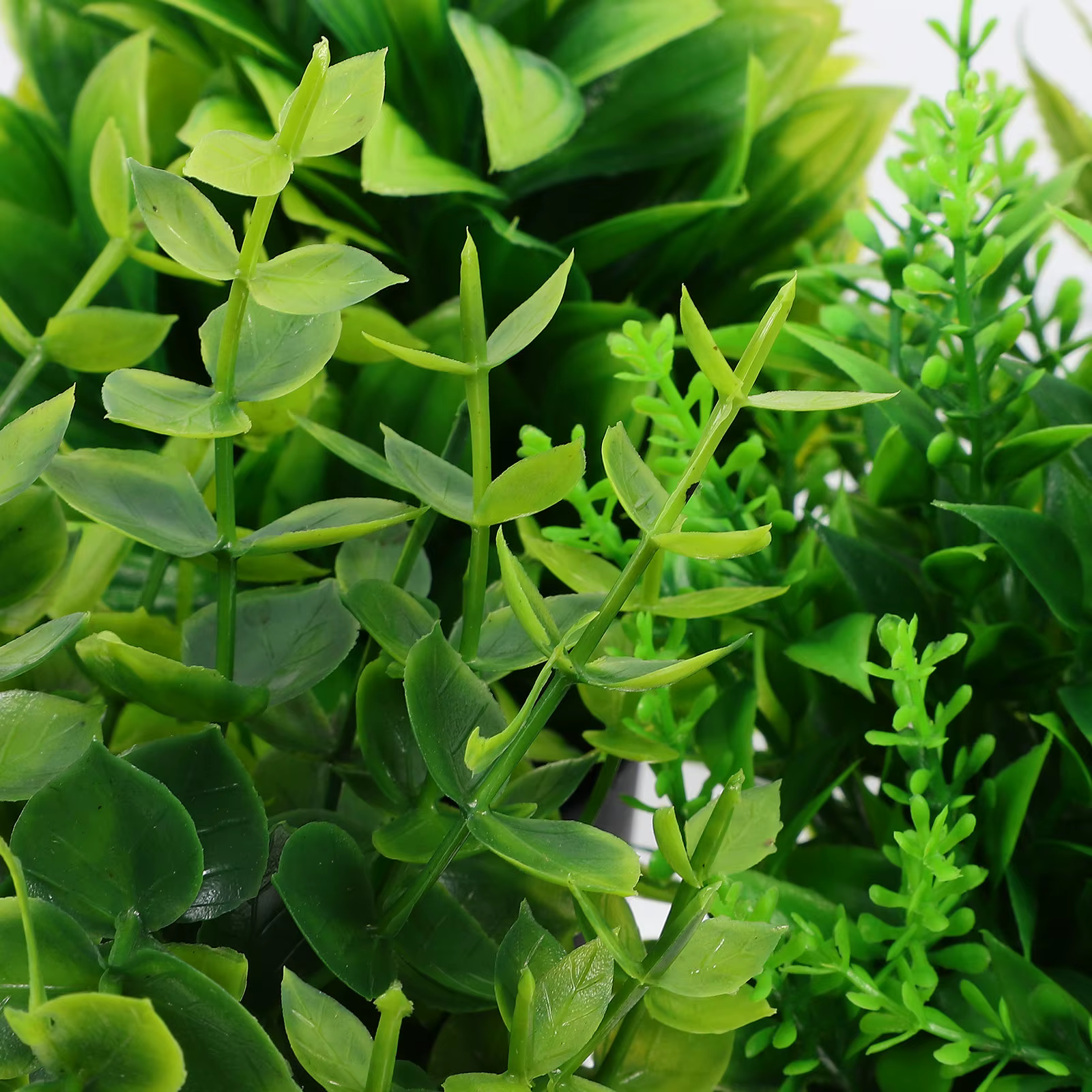 4 plantes artificielles exquises en pot