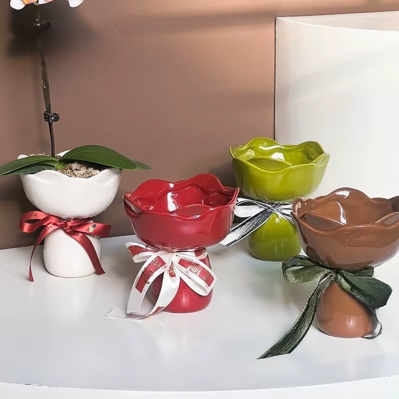 Vase en céramique en forme de rose