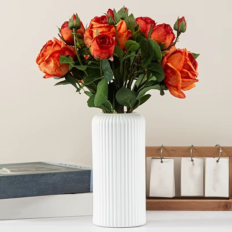 Vase en plastique chic à rayures imitation céramique pour fleurs - Pièce décorative florale durable et facile à placer