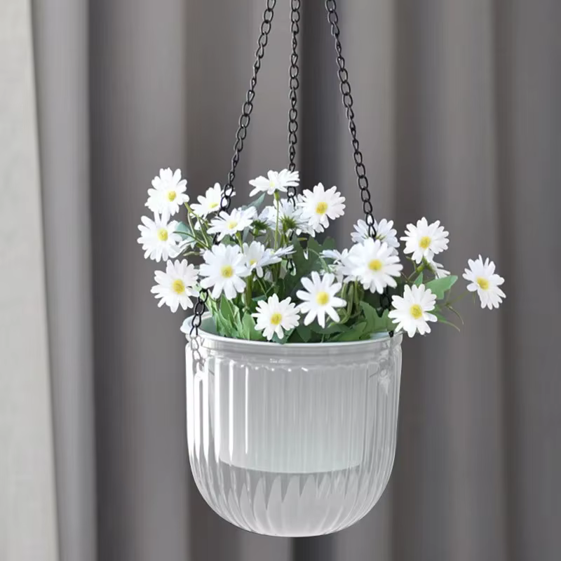 Pot de fleurs suspendu à arrosage automatique