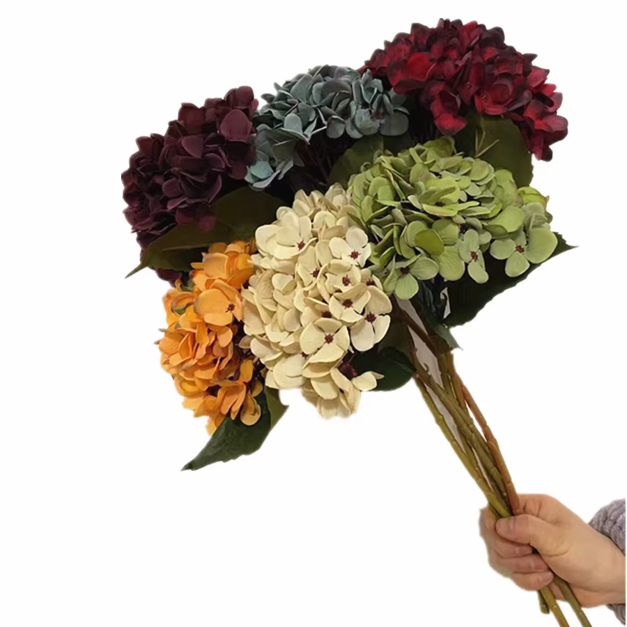Une plante d'hortensia artificielle de peinture d'huile de soie de branche de fleur d'hydragène de couleur rétro