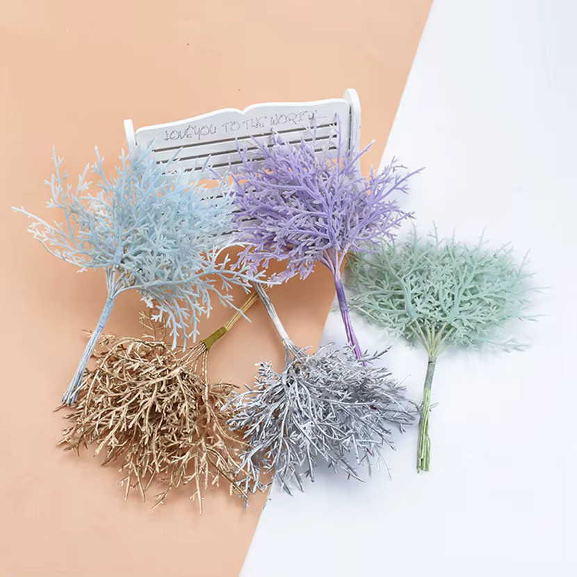Vase de plantes artificielles en plastique
