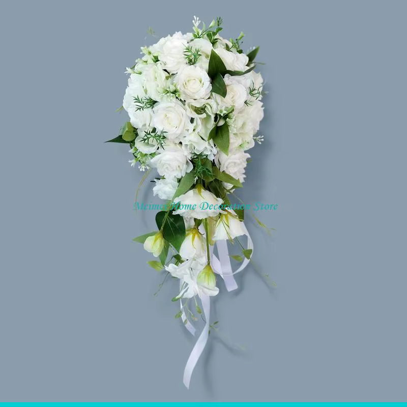 H7BF – Bouquet mariée en roses, cascade romantique, tenant une fleur, mariée
