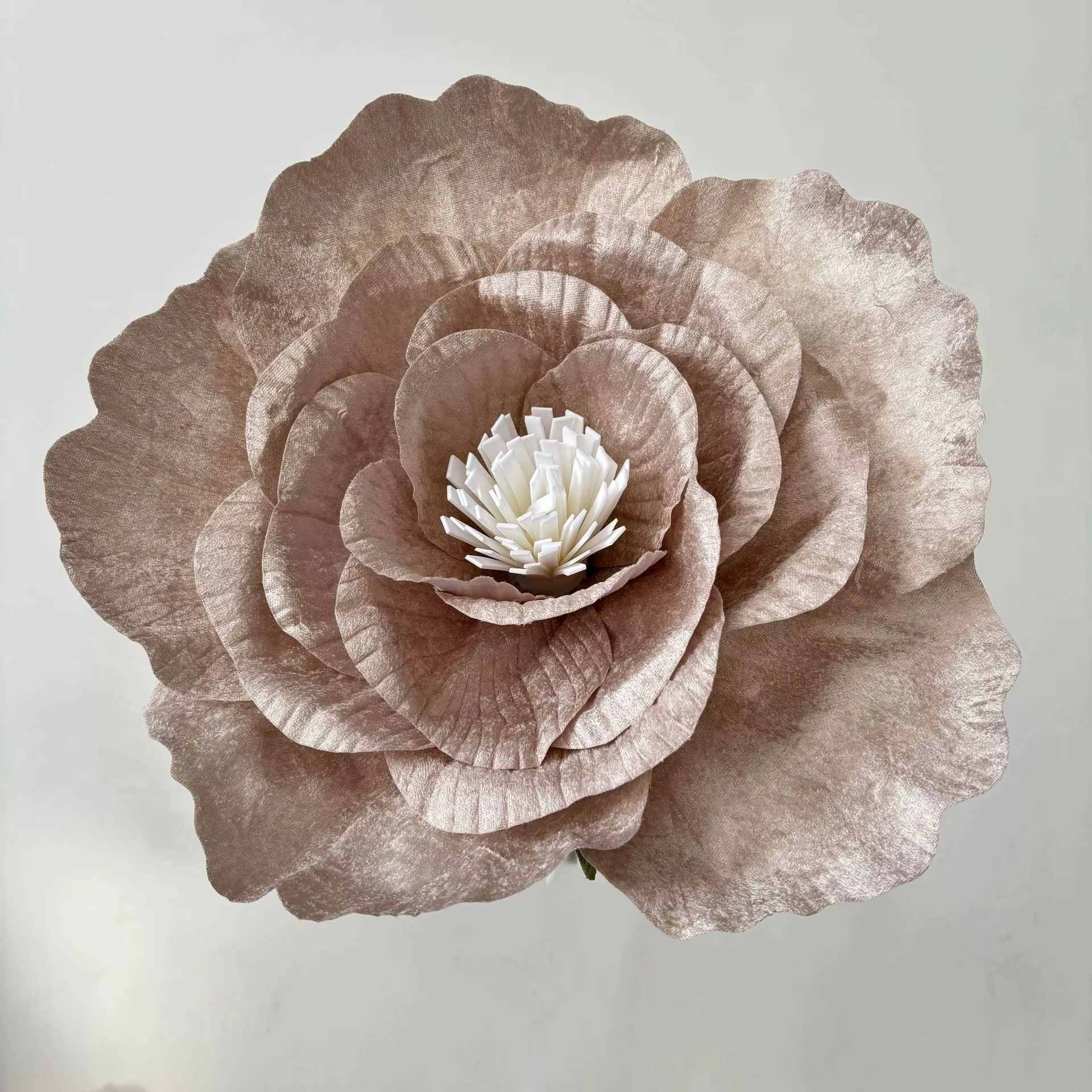 Grandes fleurs artificielles de roses rouges