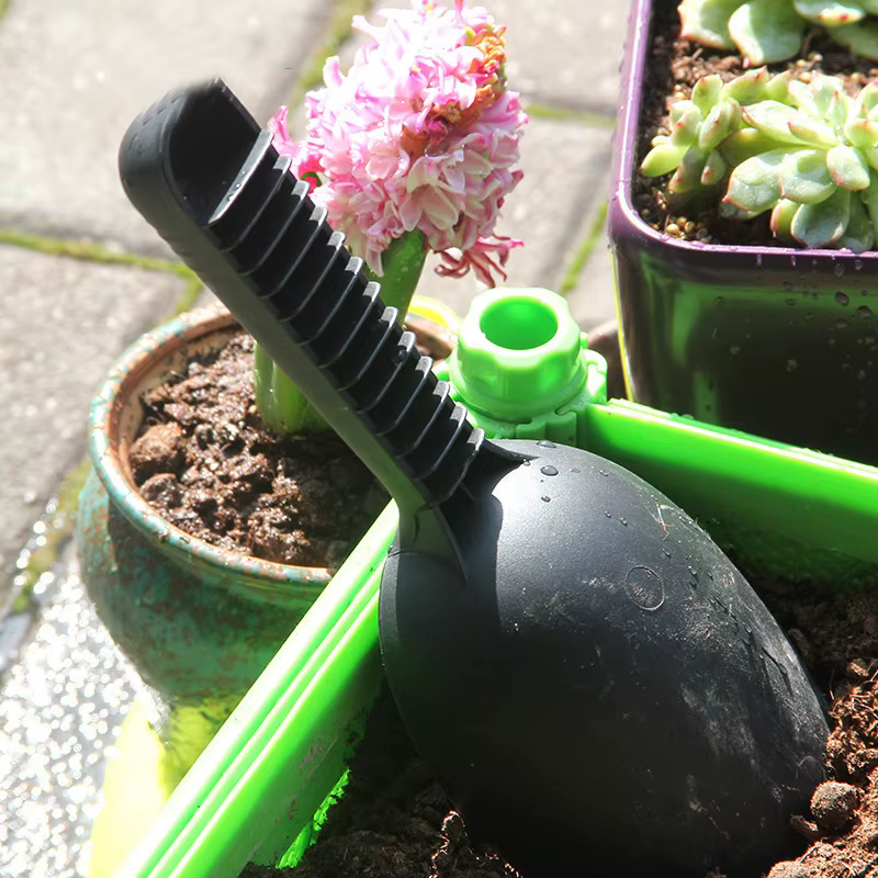 Spatule de jardinage pour ameublir la terre