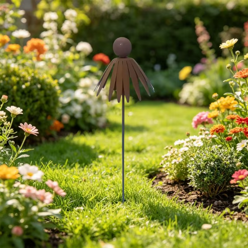 Sculpture plante en fer sur piquet d'art jardin en échinacée rouillée