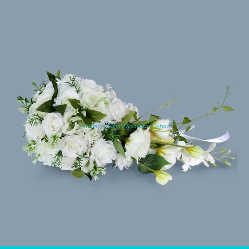 H7BF – Bouquet mariée en roses, cascade romantique, tenant une fleur, mariée